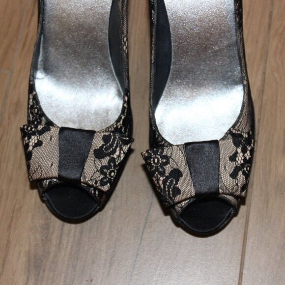 Stuart Weitzman Black & Brown Lace Peep Toe Pumps Heels Women's Size 8.5 - Picture 6 of 13